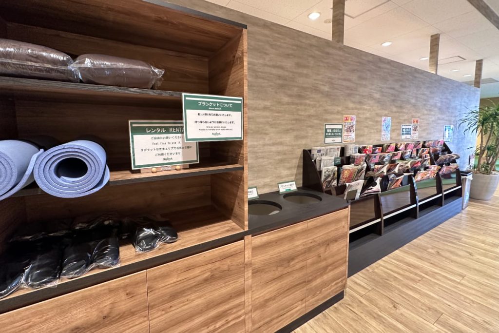 關西機場NODOKA可租借物品及報章雜誌架